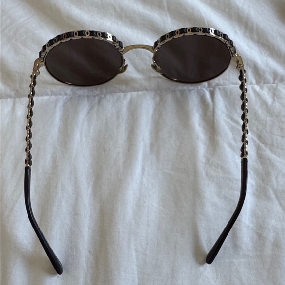 NEW CHANEL ROUND SUNGLASSES WITH CHAIN TRIM DETAIL - Picture 11 of 11